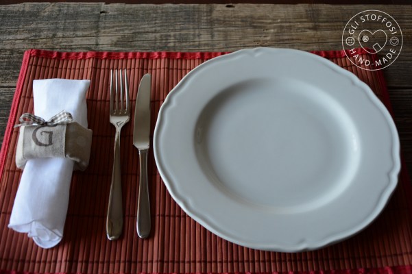 Portatovaglioli con iniziali 4