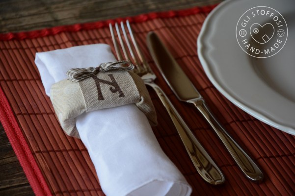 Portatovaglioli con iniziali 3