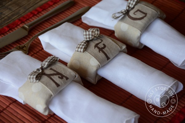 Portatovaglioli con iniziali